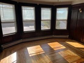 Building Photo - 61 Wall St