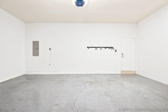 Building Photo - 1224 NE 18th Ave