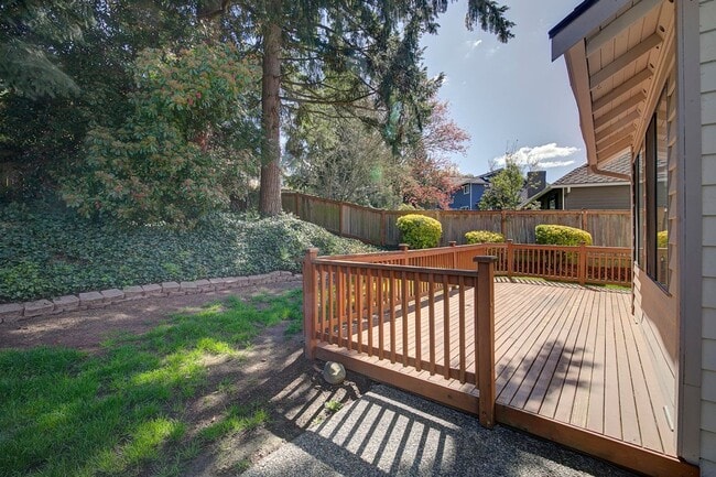 Building Photo - 4Bd/2.5Ba Sammamish Home