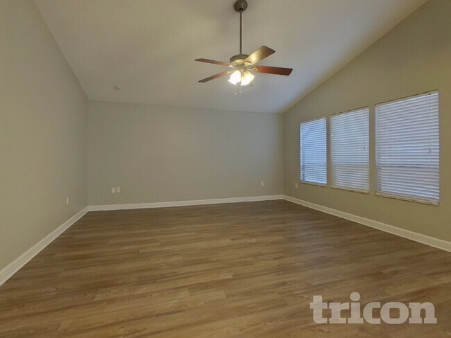 Building Photo - 664 Channing Dr