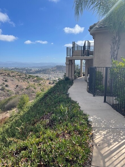 walkway to apartment - 21387 Crestwind Dr