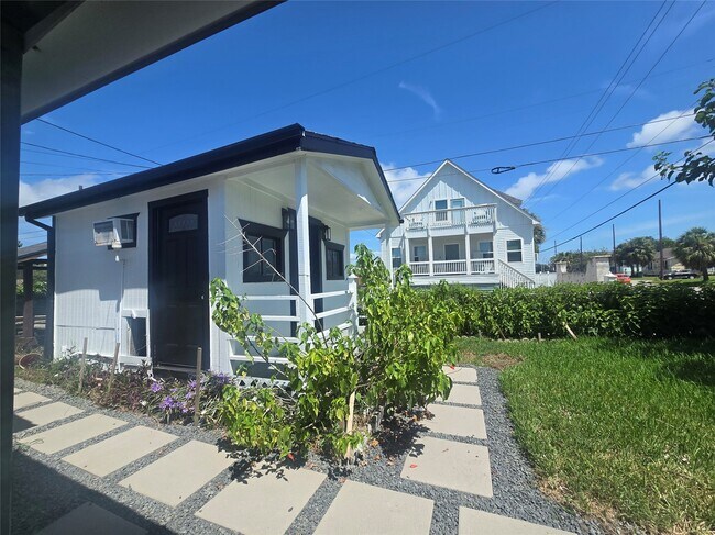Building Photo - 5102 Avenue L