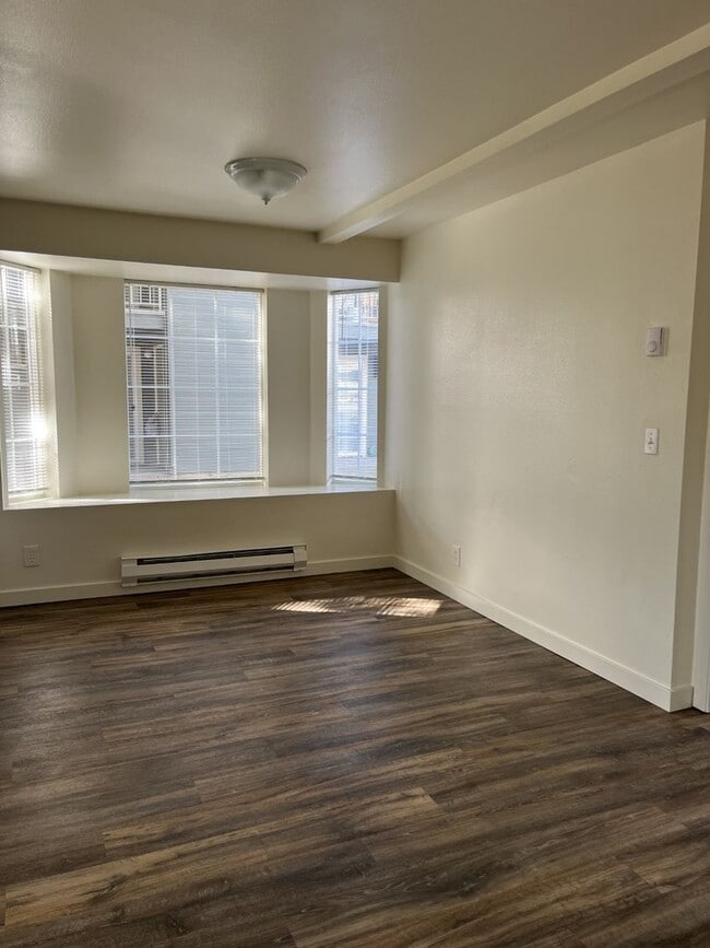 Building Photo - 1402 N Raymond St