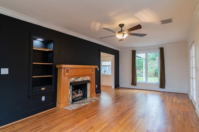 Building Photo - FOR RENT in LAKE BOTTOM! Available Now!