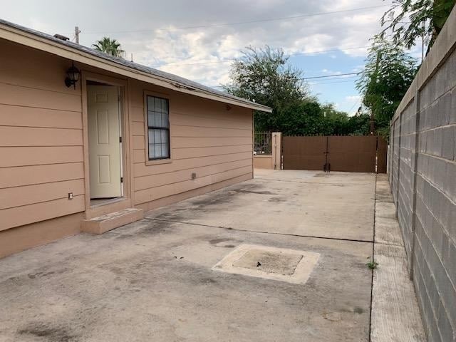 Building Photo - 319 W Travis St