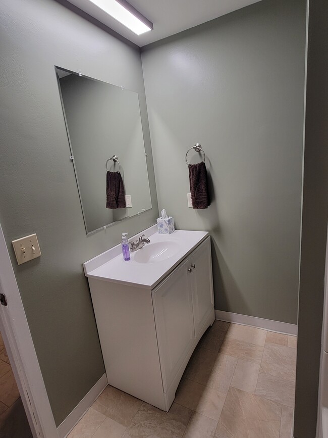 Building Photo - 60 Birch Ave S