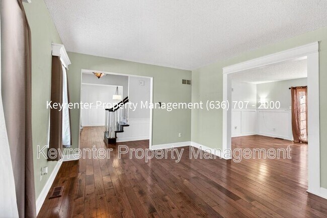 Building Photo - 971 Whispering Ridge Ln