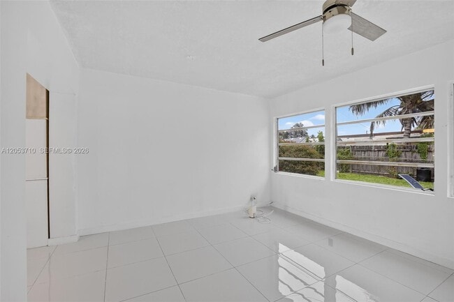 Building Photo - 2331 Flamingo Dr