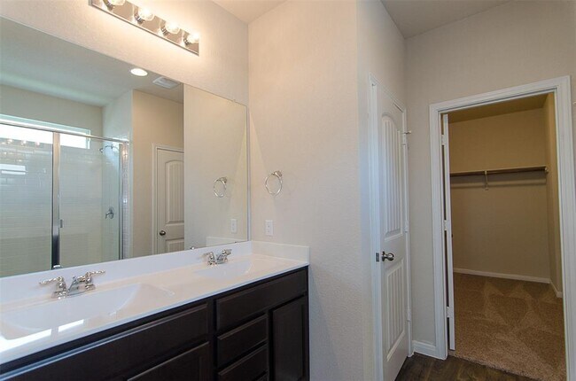 Building Photo - 117 Naset Dr