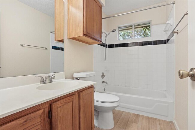 Building Photo - 15301 Ecorio Dr