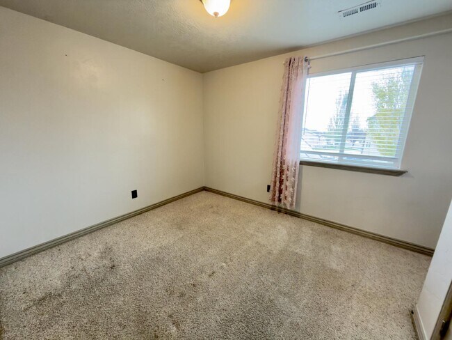 Building Photo - 317 W Farmside Dr