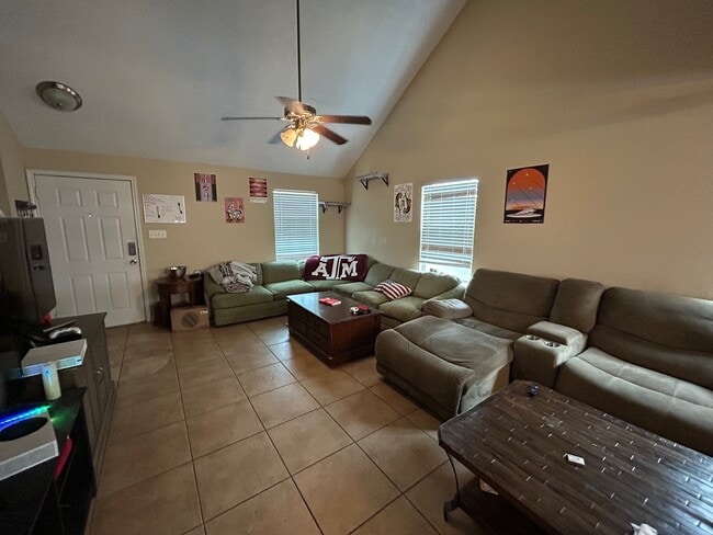 Building Photo - 2502 Horse Shoe Dr