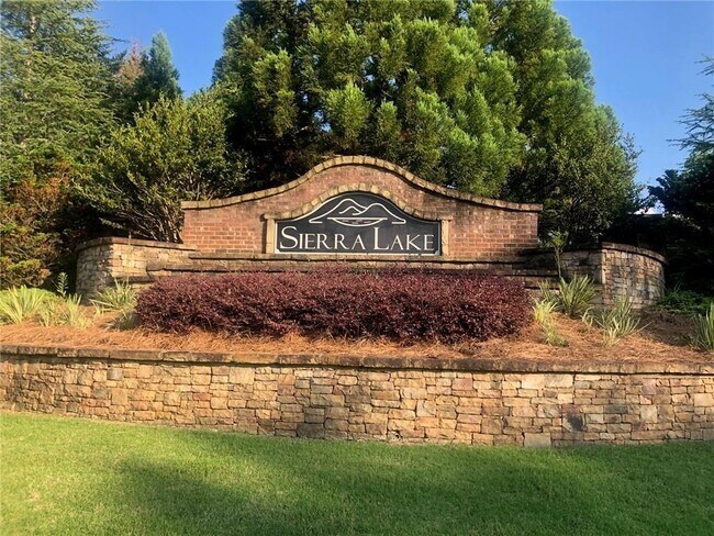 Building Photo - 4265 Oak Dr
