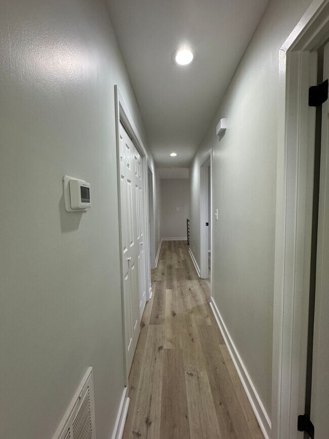 Building Photo - $2,195/month | 4 Bed | 2.5 Bath | 2,046 Sq Ft