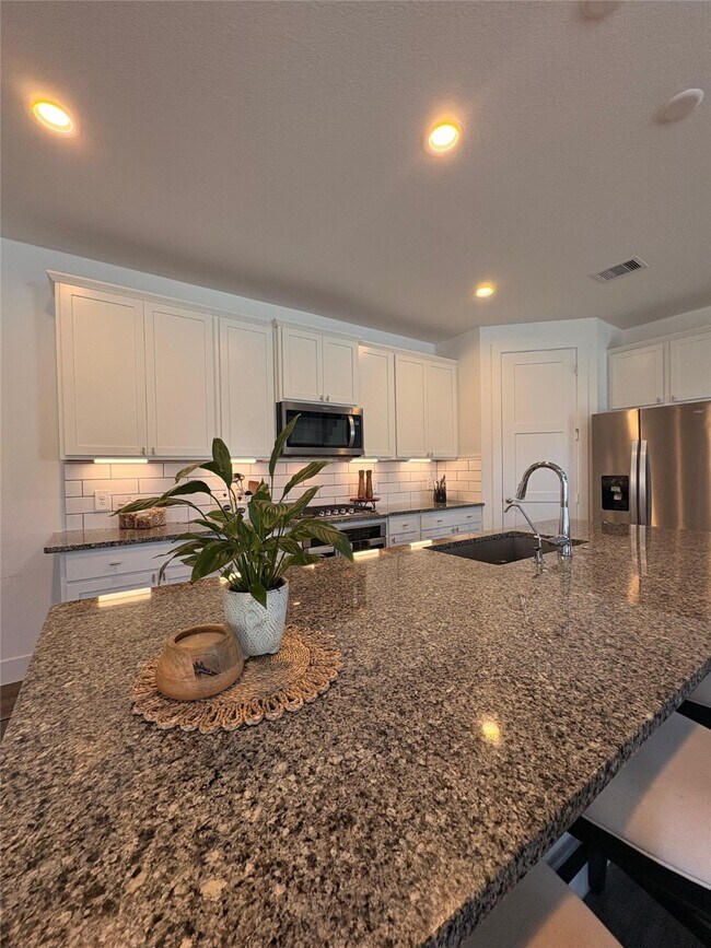 Building Photo - 13712 Moss Lake Ln
