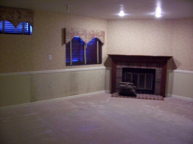 Building Photo - 3 Level Townhome- Odenton, MD