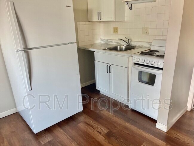 Building Photo - 1301 W 14th St