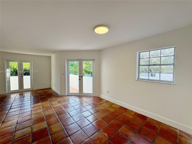 Building Photo - 2918 Bird Ave