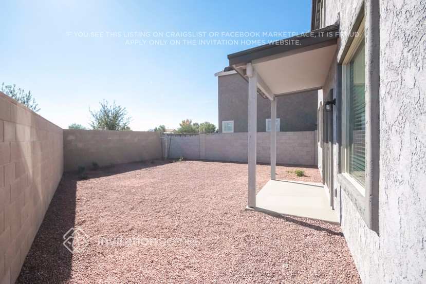 Building Photo - 1323 E Palomino Way