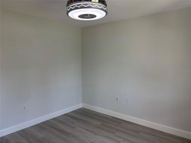 Building Photo - 996 N Beneva Rd