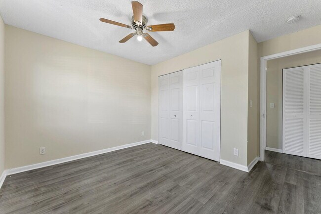 Building Photo - 1340 W 35th St