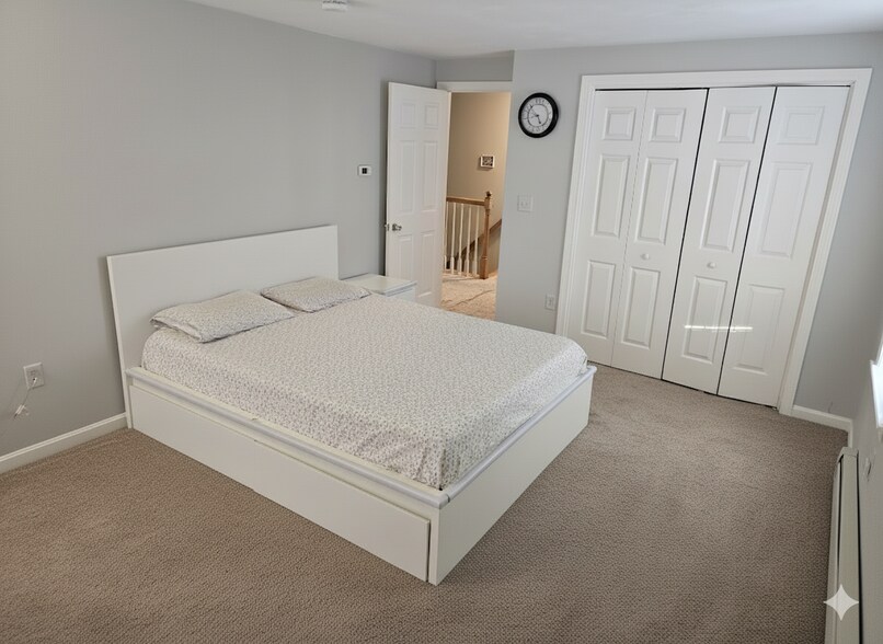 Master bedroom - 16 Knoll Rd