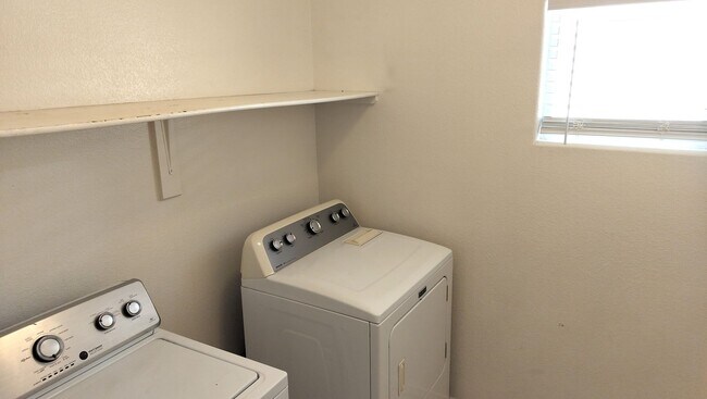 Building Photo - Spacious 4-Bedroom in Gated Copper Creek w...