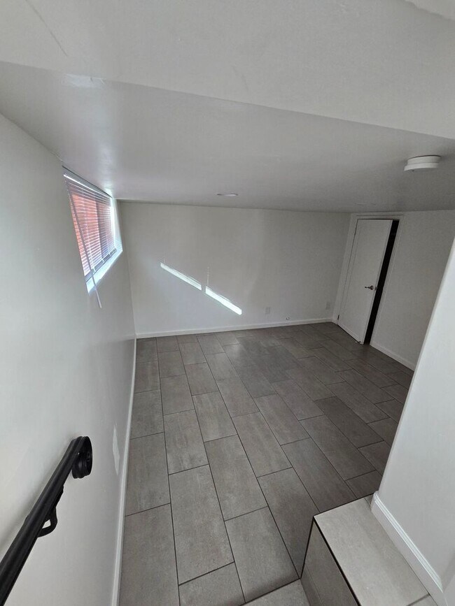 Building Photo - 332 W Illinois St