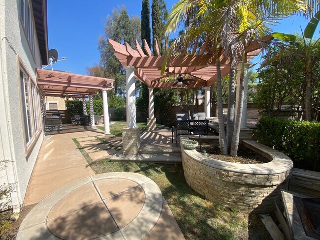 Building Photo - Luxurious 4 Bedroom Fullerton House For Re...