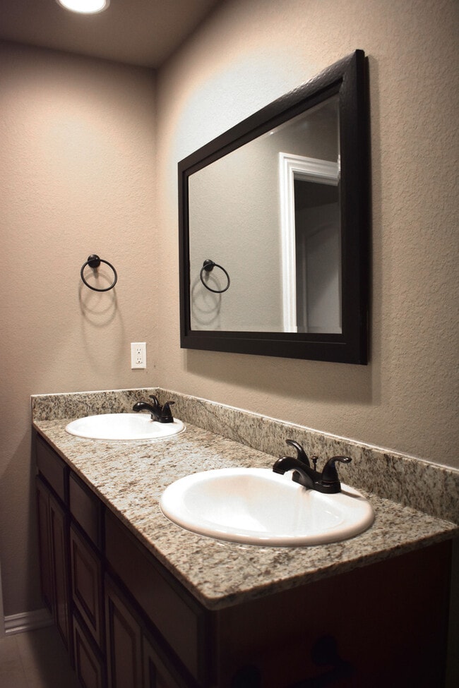 Building Photo - 3 Bedroom 2 Bathroom Home in Prairie Grove.