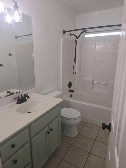 Building Photo - 1811 W Spanish Oak Dr