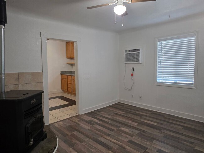 Building Photo - 2050 Branstetter Ln
