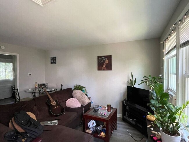 Building Photo - 2403 5th Ave