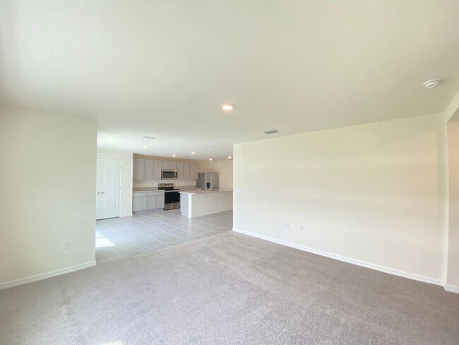 Building Photo - Avalon Woods 4/3/2 ***WON'T LAST***