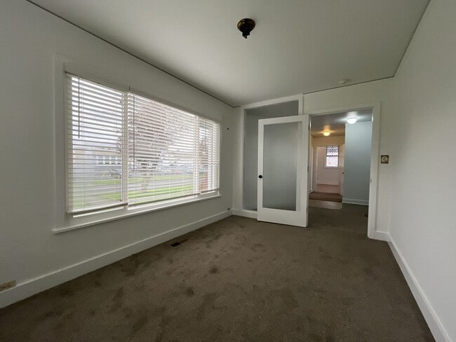 Building Photo - Expansive 4BR 2,900+ Sq Ft Home with Theater-Style Living Room & Bonus Hobby Workshop