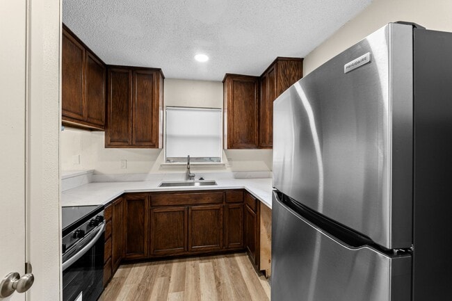 Building Photo - Tastefully Updated 3 bedroom 2 bath Duplex Northeast San Antonio