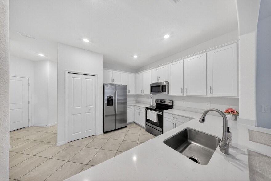 Building Photo - 2196 Dragonfruit Wy