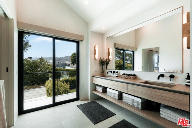 Building Photo - 6450 Surfside Way
