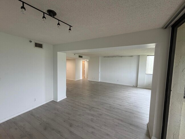 Building Photo - 6463 La Costa Dr