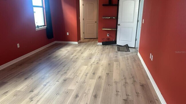 Building Photo - 625 Silverthorn Pl