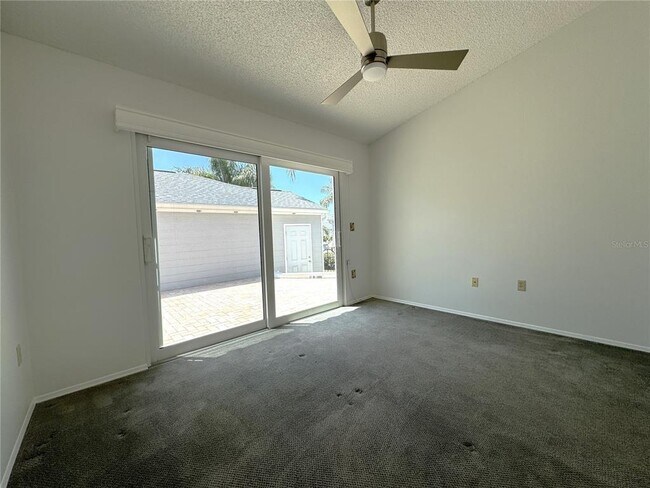 Building Photo - 1005 Pelican Ct