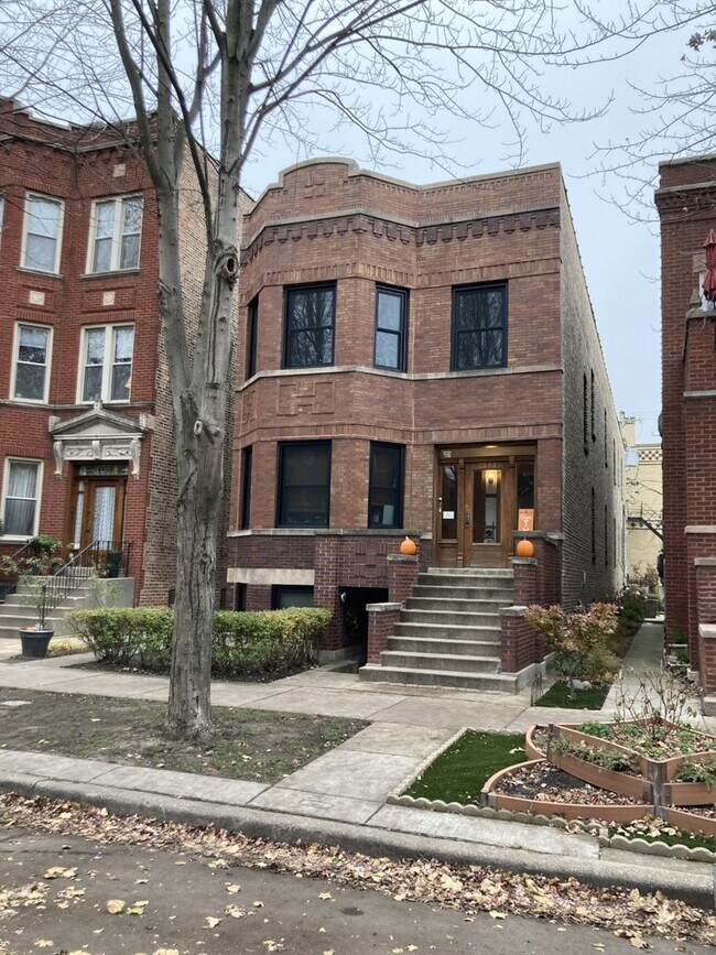 Primary Photo - 2223 W Iowa St