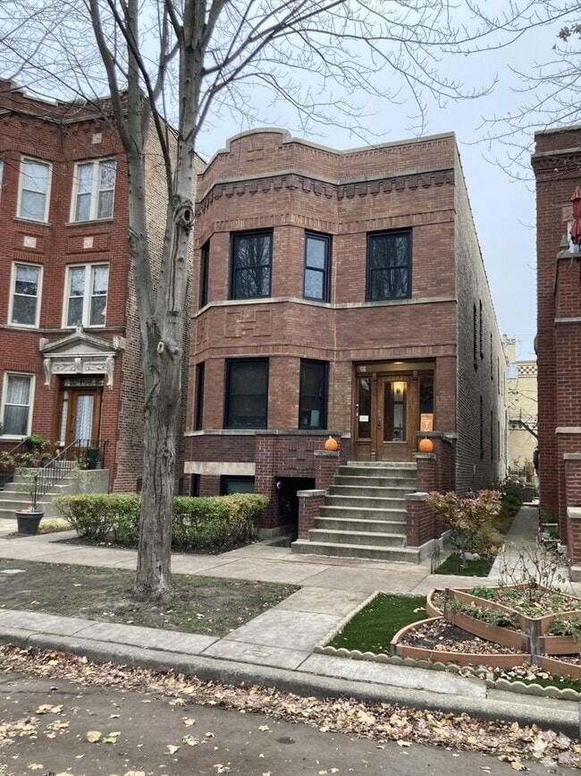 Building Photo - 2223 W Iowa St