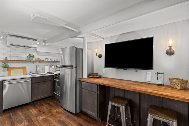 Building Photo - 4600 McPherson Ave