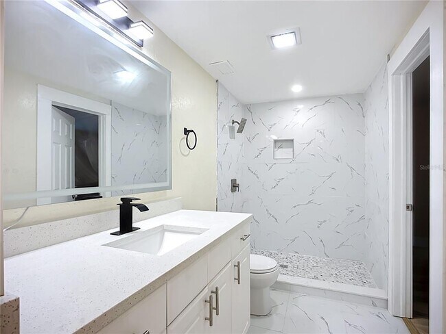 Building Photo - 4513 W Gray St