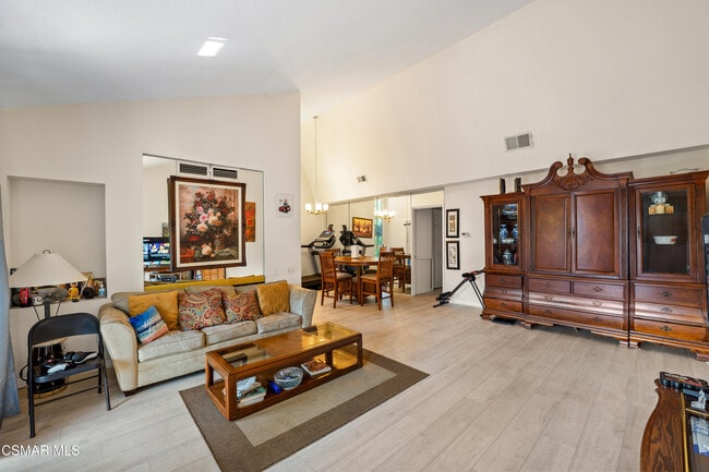 Building Photo - 31552 Agoura Rd