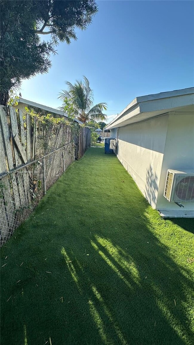 Building Photo - 408 S 9th St