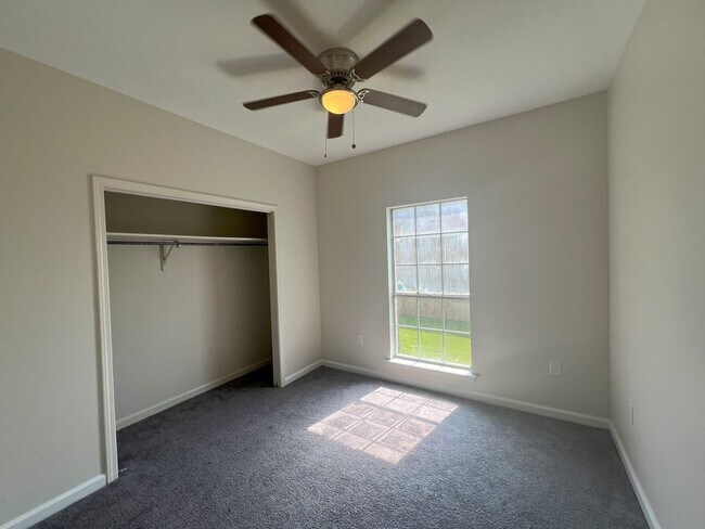 Building Photo - Woodlawn Estates