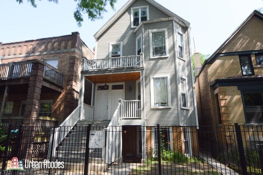 Building Photo - 1314 W Roscoe St