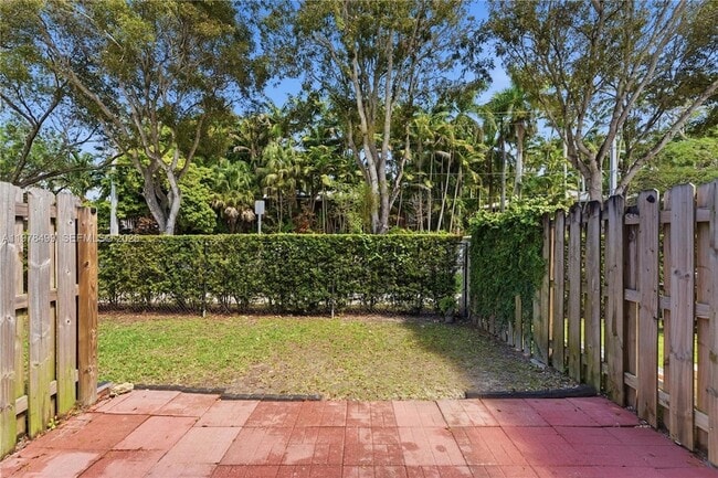 Building Photo - 15720 SW 92nd Ave